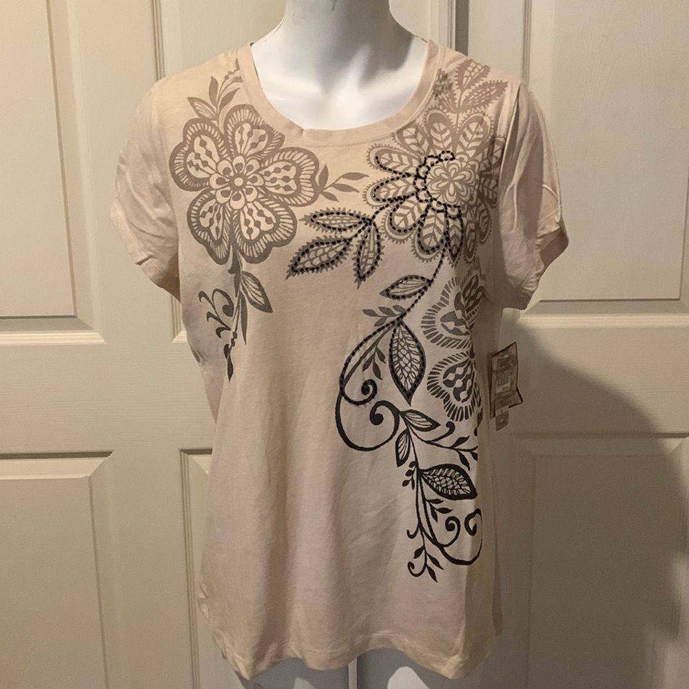 Brisas crew neck T shirt. XL. NWT Beaded accent